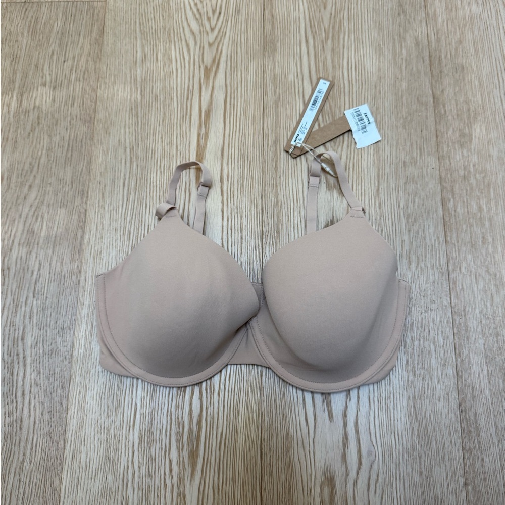 Skims NWT fits everybody clay t shirt bra 34D